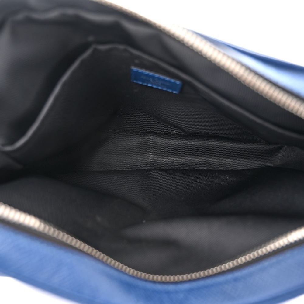 authentic LOUIS VUITTON Taiga Outdoor Messenger - Picture 4 of 13